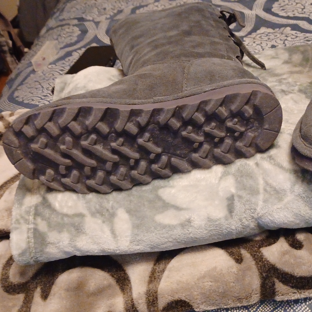 Boots - Picture 3 of 3